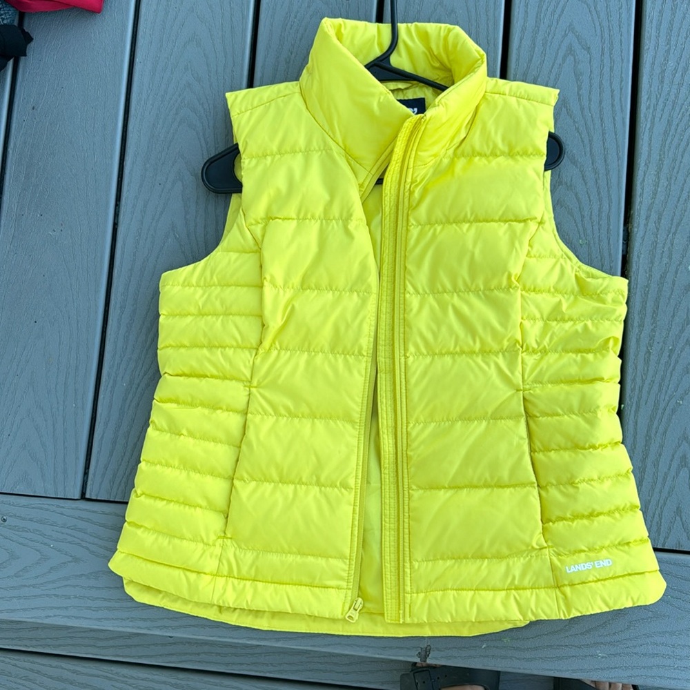 Lands end vest, NWOT, size medium